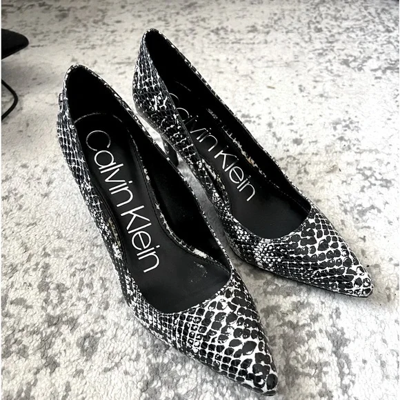 CALVIN KLEIN printed Pump - Picture 1 of 3